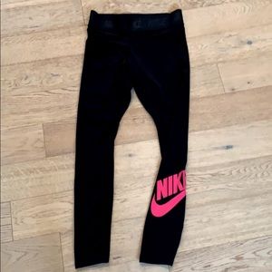 black/pink nike leggings